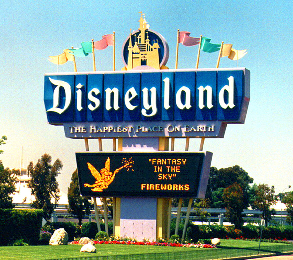 Disneyland sign 70s Crop 1 – THEME PARK MOUSE